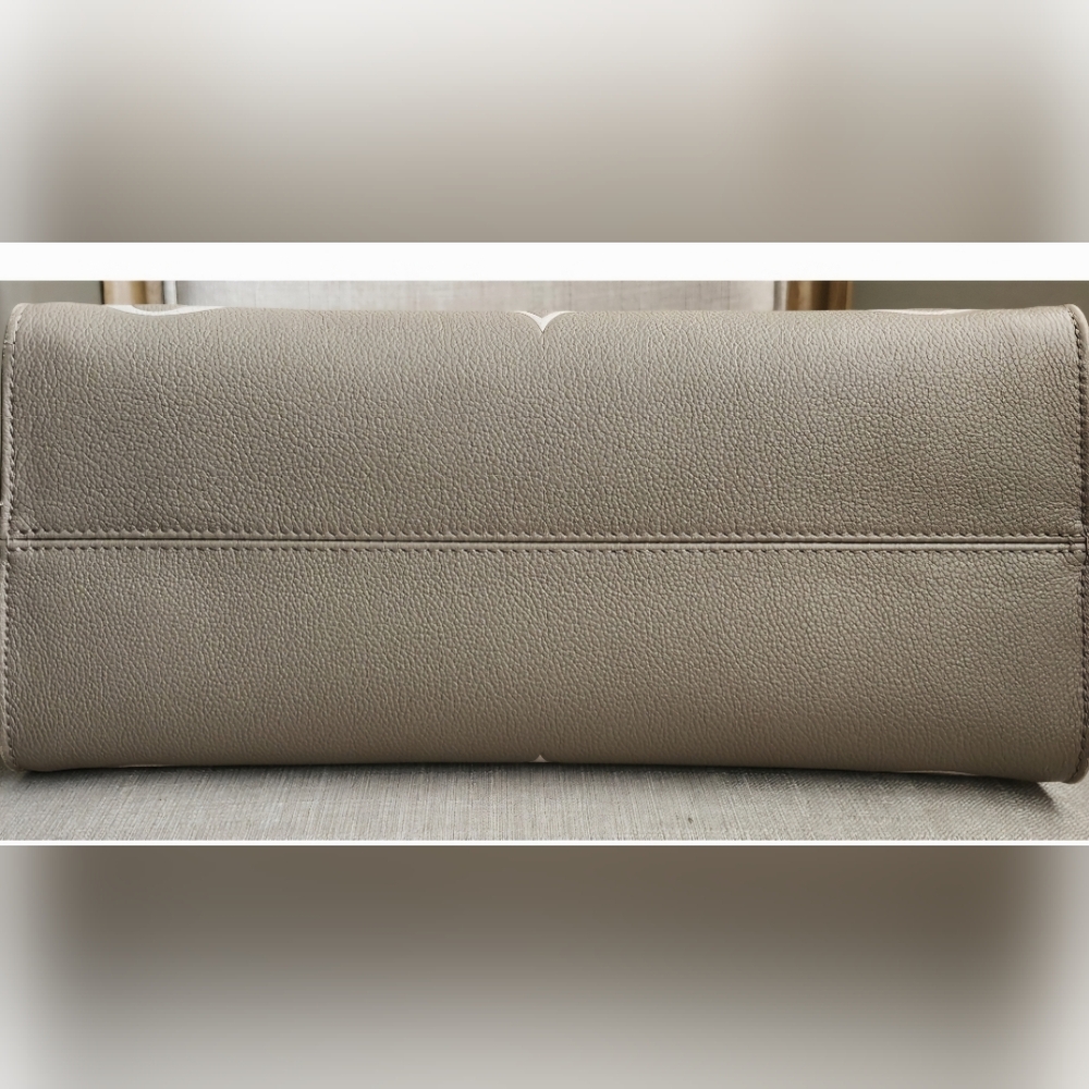 Louis Vuitton Giant Monogram Empreinte Tourterelle Onthego MM - Picture 9 of 15